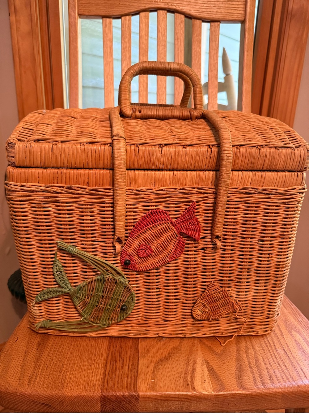 Vintage Fish Themed Large Fabric Lined Picnic Basket - Picture 2 of 6